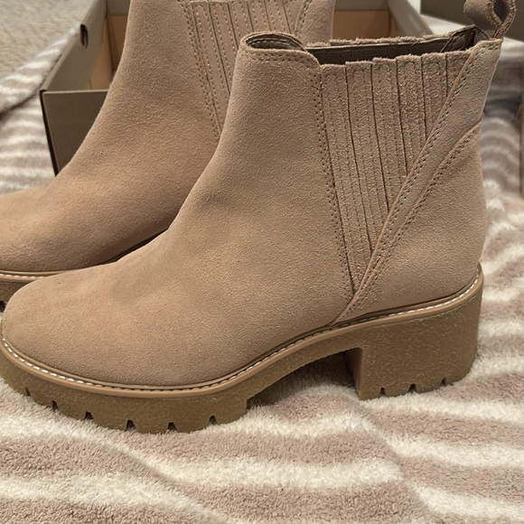 Dolce Vita Harte H2O Waterproof Chelsea Boot New In Box size 9.5 NEVER WORN - Picture 3 of 8